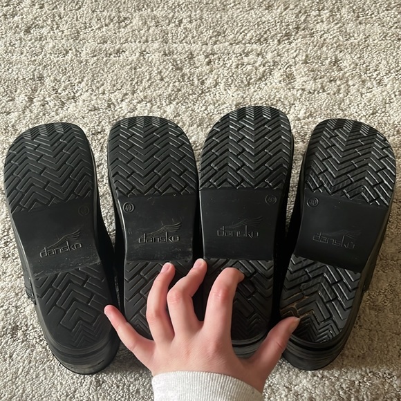 BUNDLE Women’s 2 Pack Dansko Black Clogs Size 40 - Picture 11 of 12